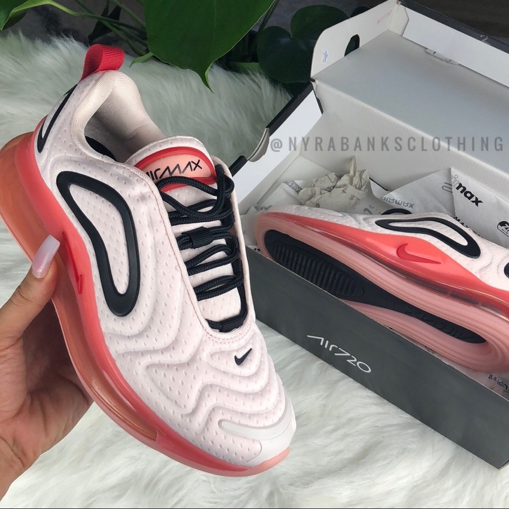 SOLD - Nike: Air Max 720